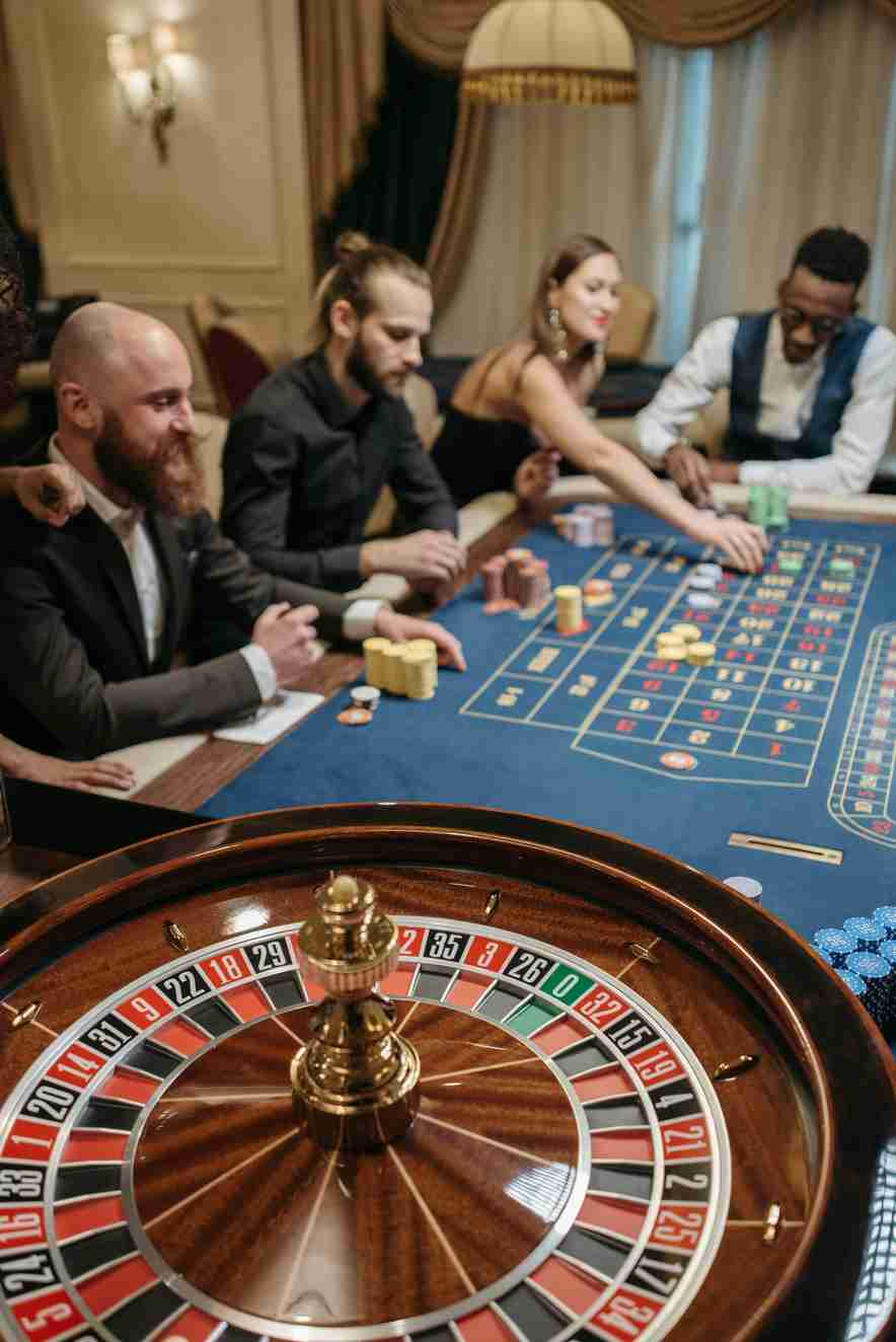 The Fine Line: How Online Casinos Balance Player Entertainment and Financial Risk